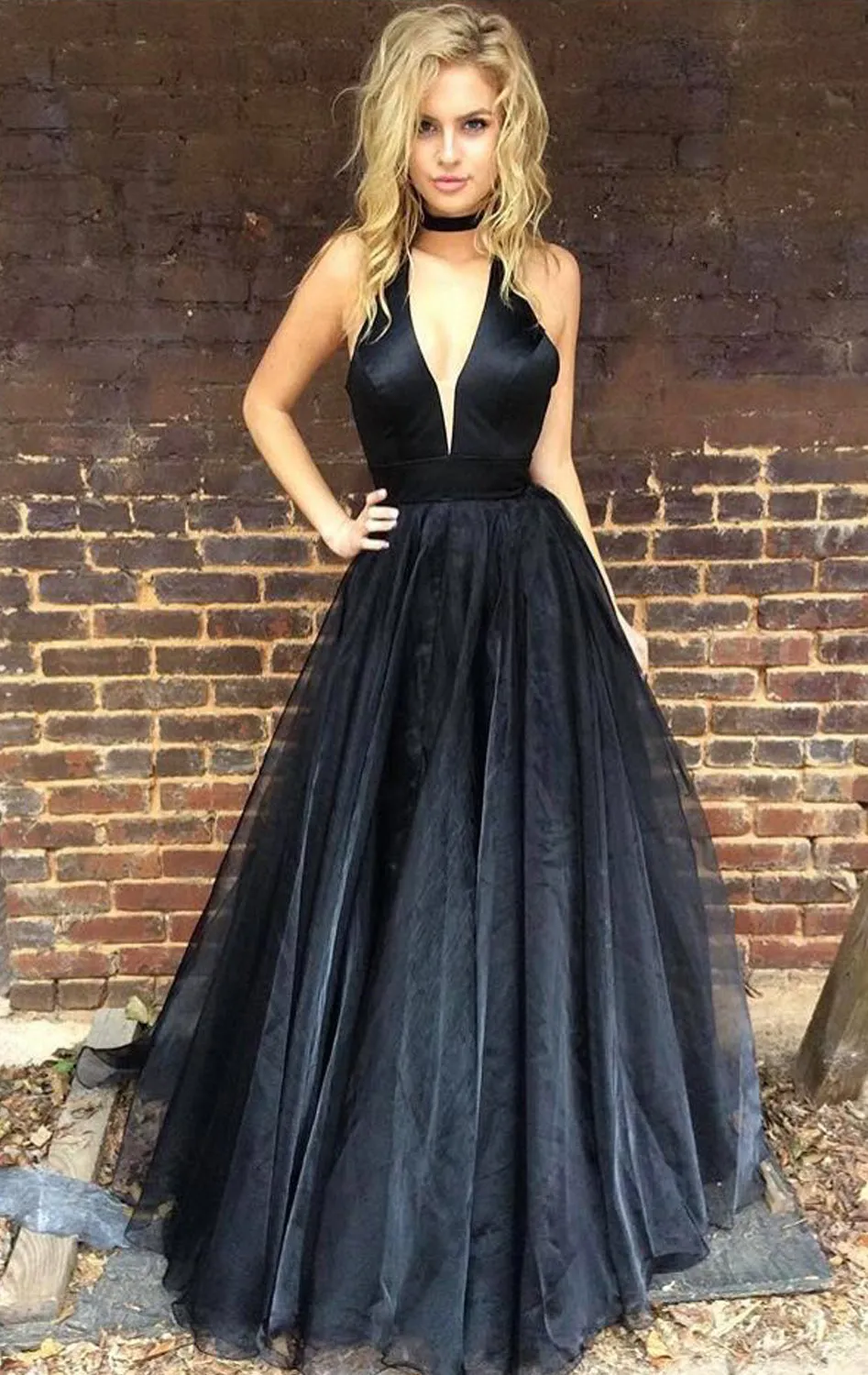 MACloth Halter V neck Black Long Prom Dress Vintage Formal Evening Gown